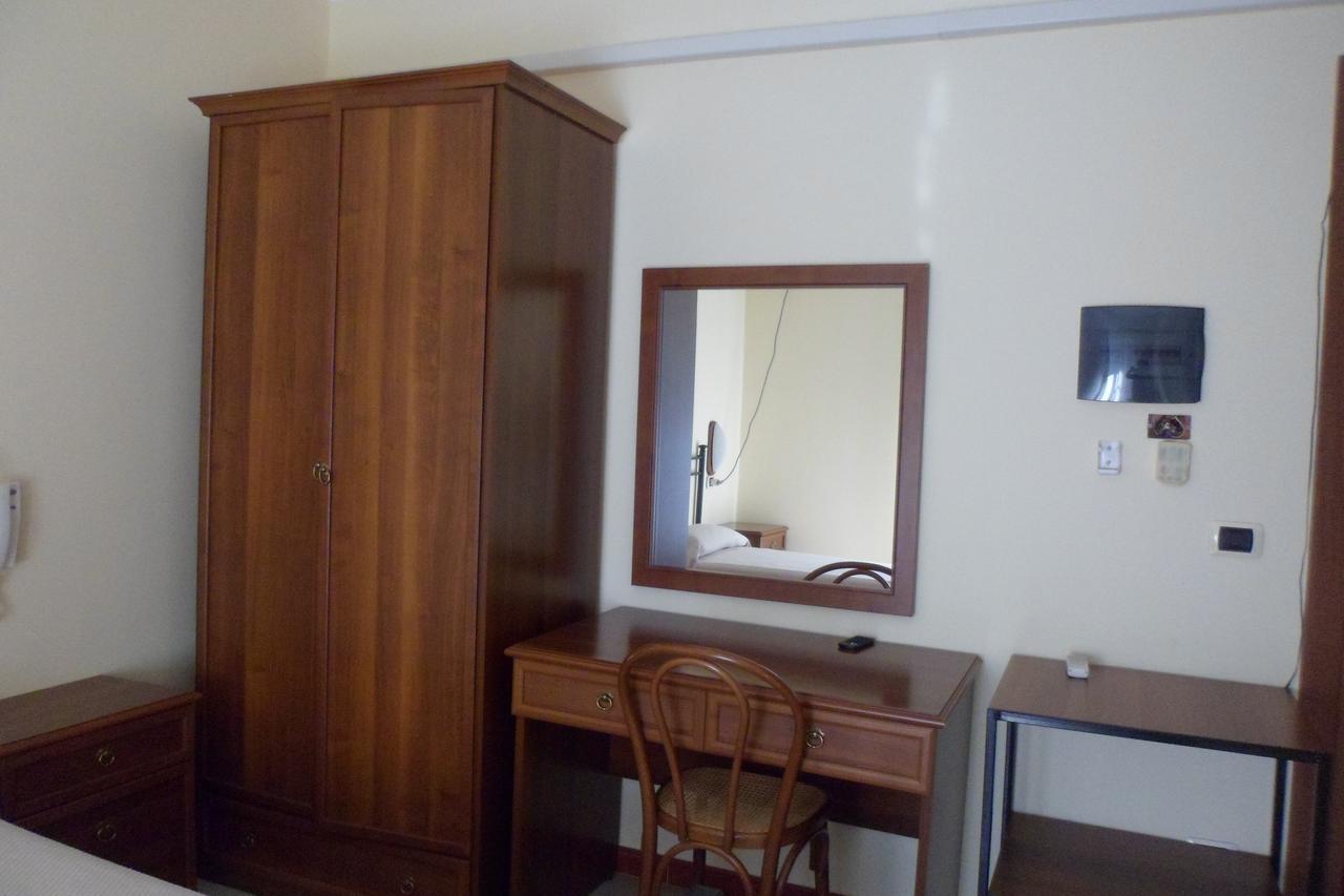 Albergo Miramonte ヴィボ・ヴァレンツィア エクステリア 写真